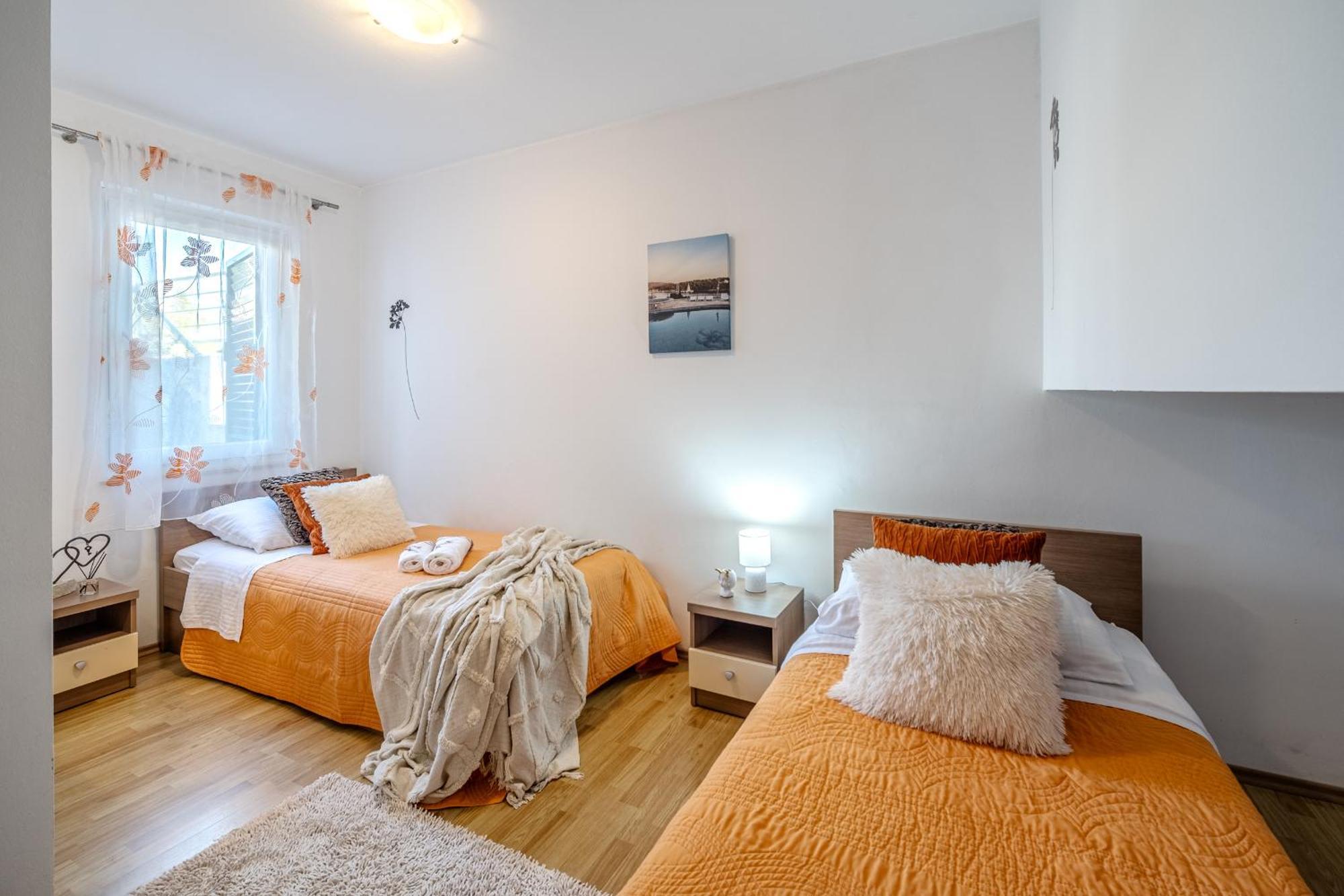 Apartment Milna - With Swimming Pool & Amazing Seaviews, Above Bijaka Beach Exterior foto