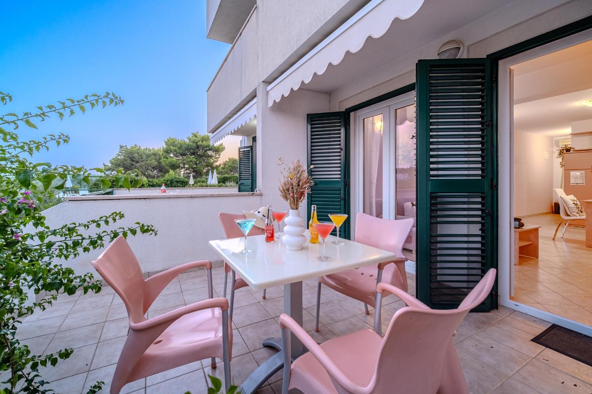 Apartment Milna - With Swimming Pool & Amazing Seaviews, Above Bijaka Beach Exterior foto
