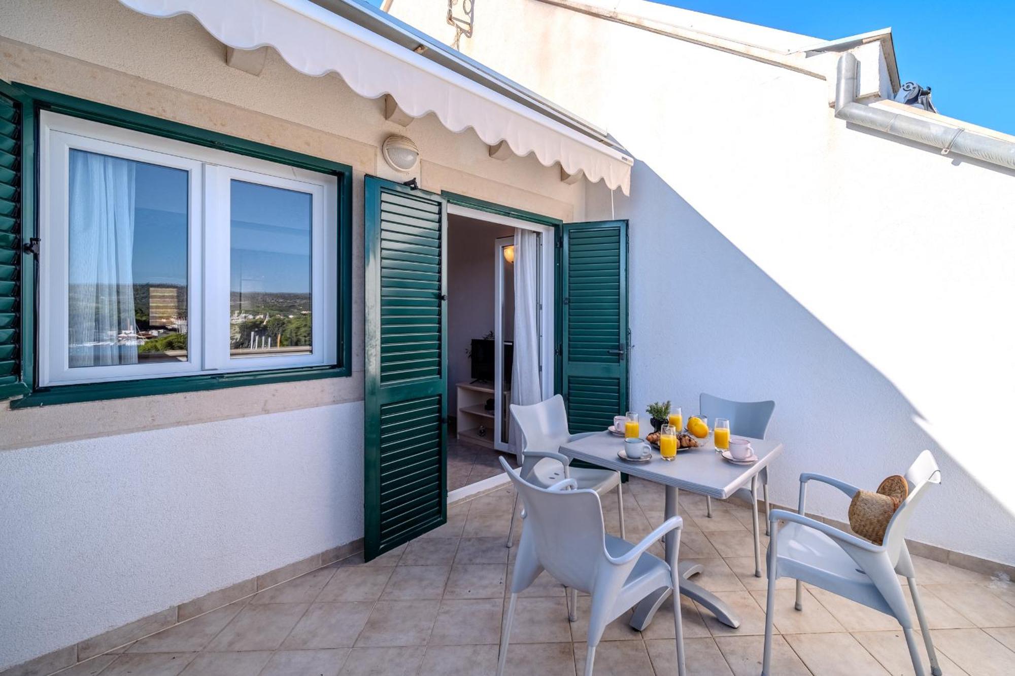 Apartment Milna - With Swimming Pool & Amazing Seaviews, Above Bijaka Beach Exterior foto