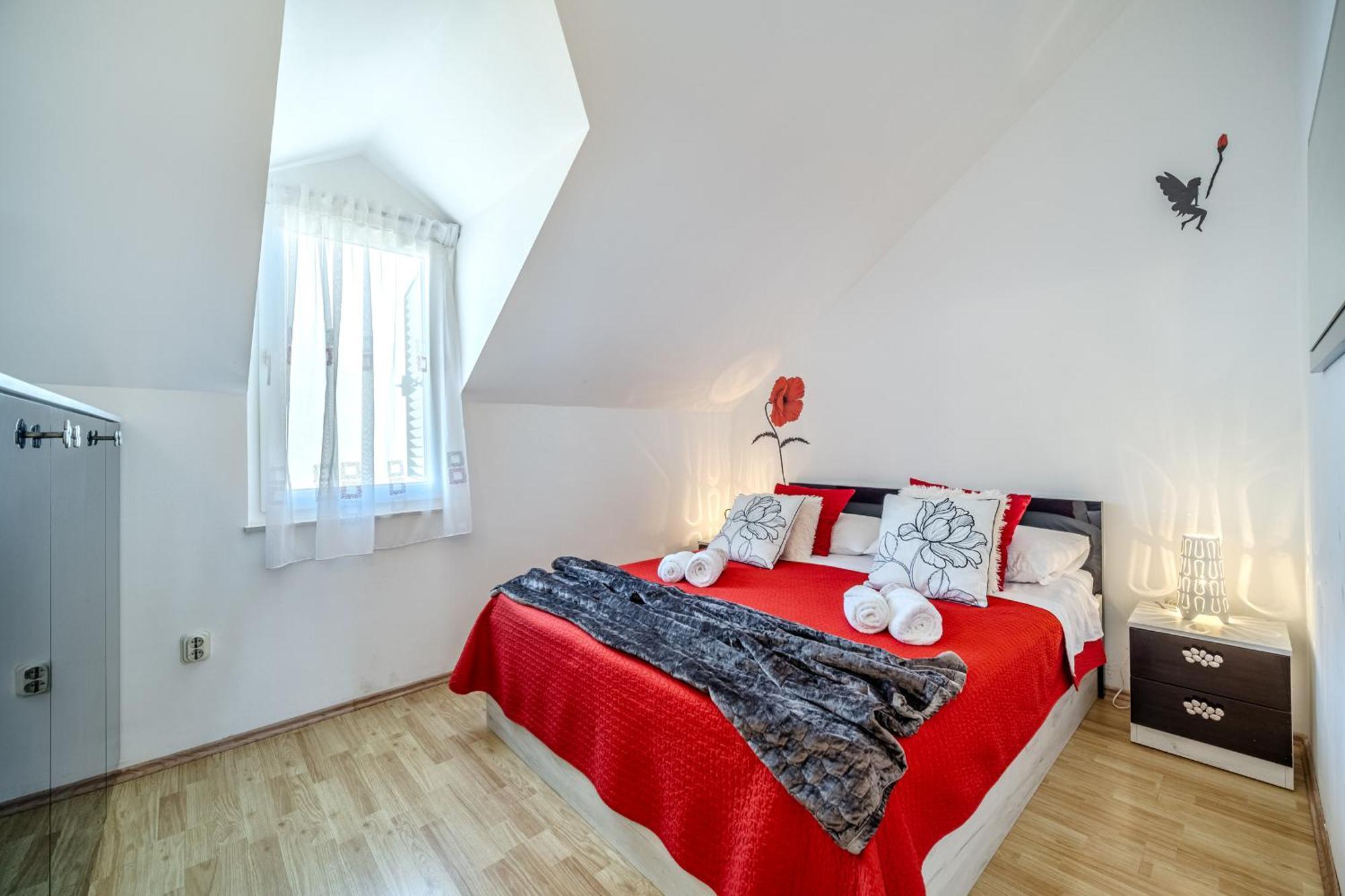 Apartment Milna - With Swimming Pool & Amazing Seaviews, Above Bijaka Beach Exterior foto