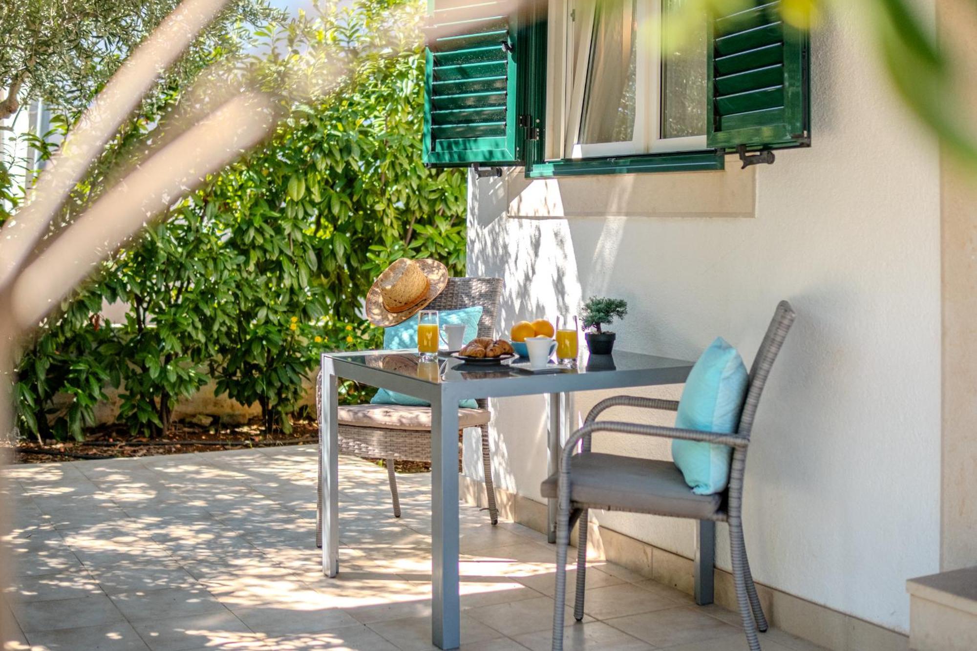 Apartment Milna - With Swimming Pool & Amazing Seaviews, Above Bijaka Beach Exterior foto