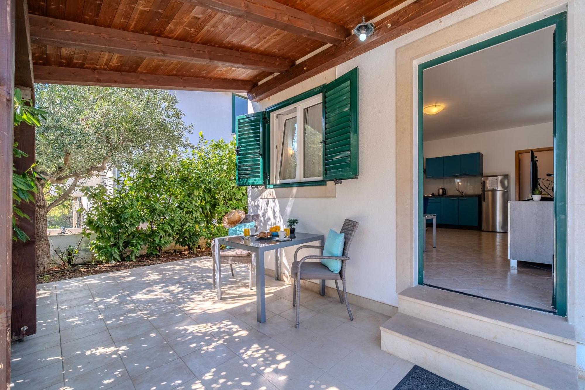 Apartment Milna - With Swimming Pool & Amazing Seaviews, Above Bijaka Beach Exterior foto