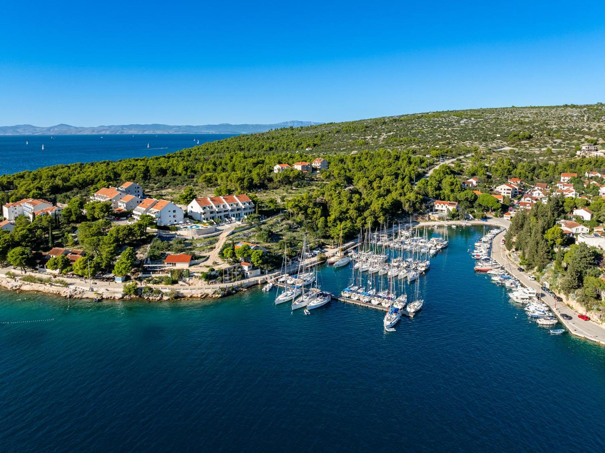 Apartment Milna - With Swimming Pool & Amazing Seaviews, Above Bijaka Beach Exterior foto